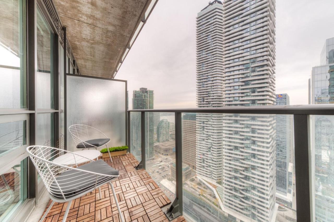 Stylish Newly Furnished Condo With Beautiful Lake View Toronto Exteriör bild