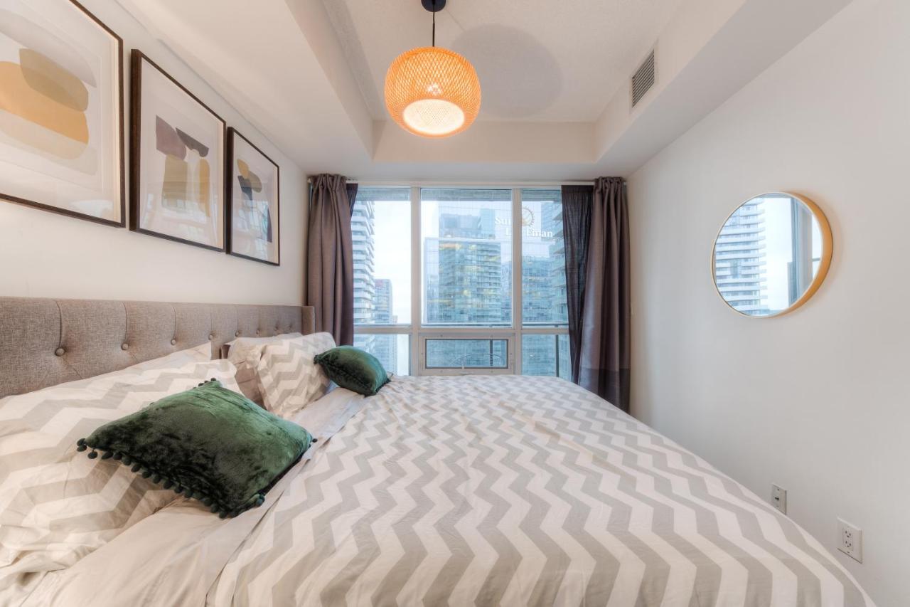 Stylish Newly Furnished Condo With Beautiful Lake View Toronto Exteriör bild