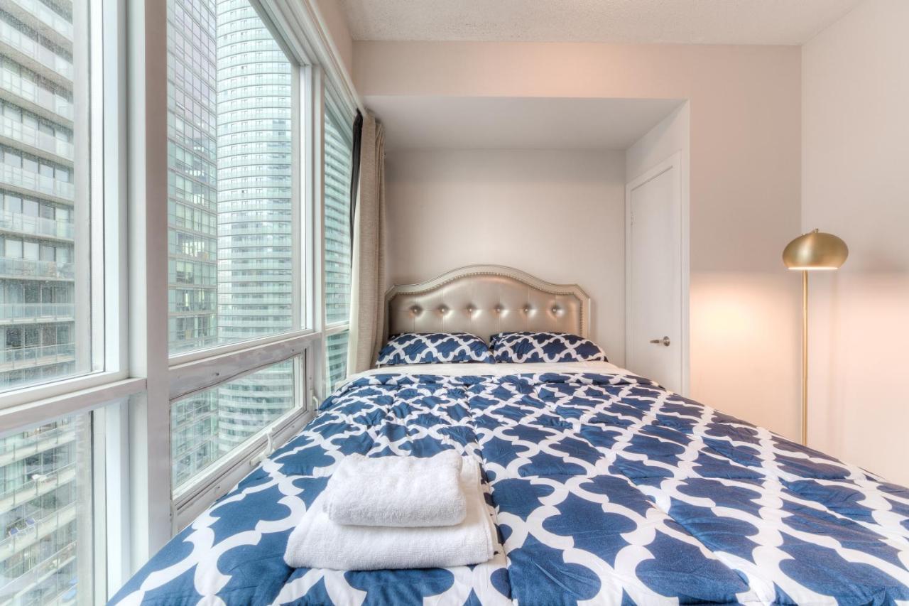 Stylish Newly Furnished Condo With Beautiful Lake View Toronto Exteriör bild