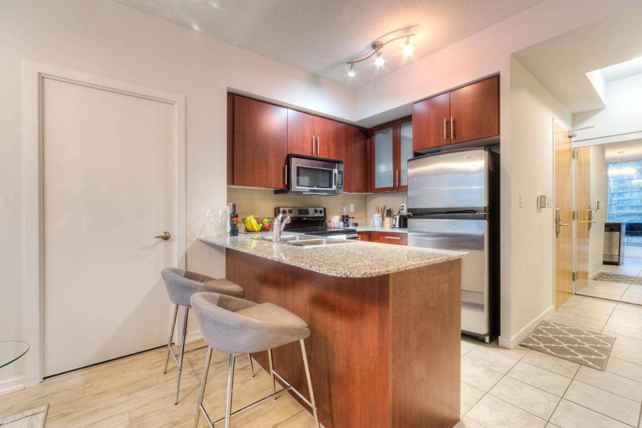 Stylish Newly Furnished Condo With Beautiful Lake View Toronto Exteriör bild