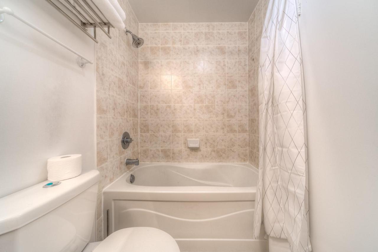 Stylish Newly Furnished Condo With Beautiful Lake View Toronto Exteriör bild