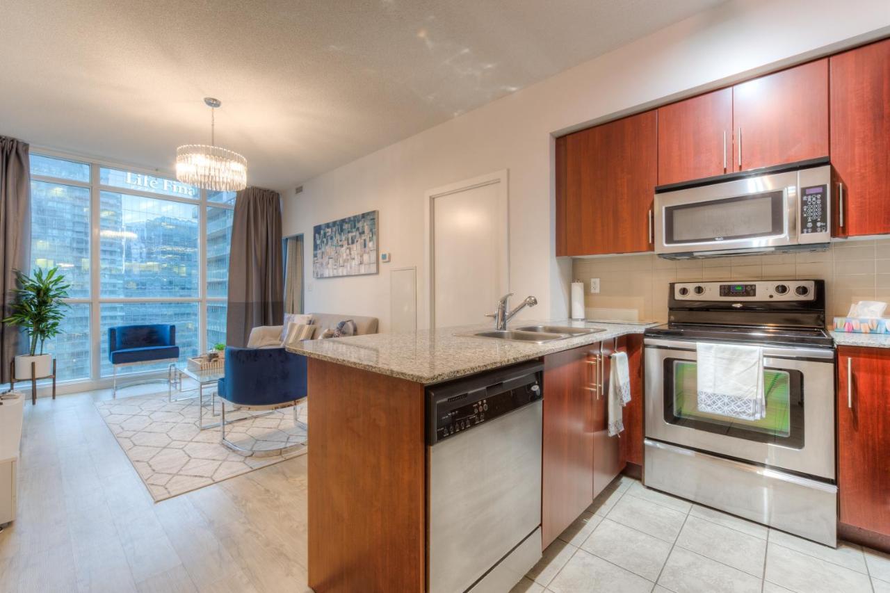 Stylish Newly Furnished Condo With Beautiful Lake View Toronto Exteriör bild