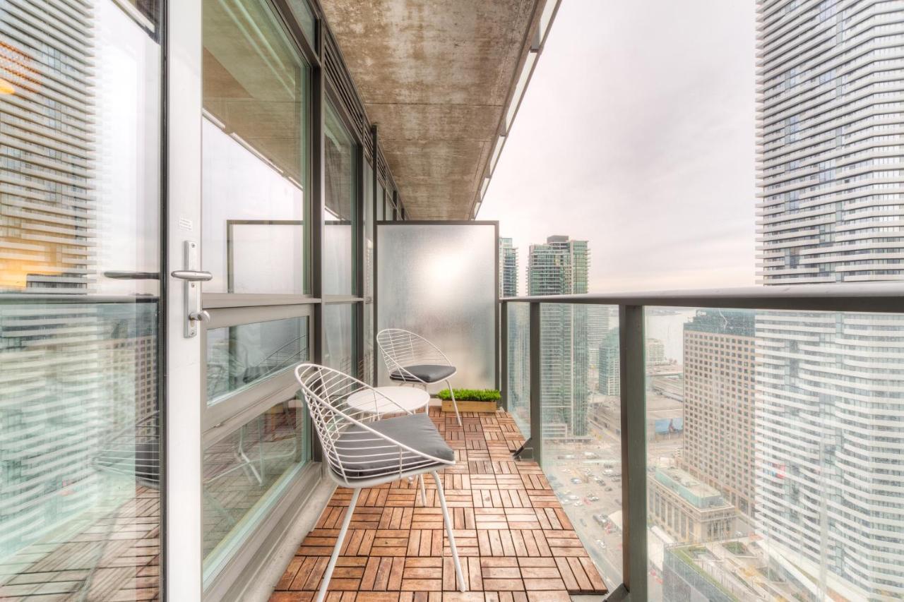 Stylish Newly Furnished Condo With Beautiful Lake View Toronto Exteriör bild