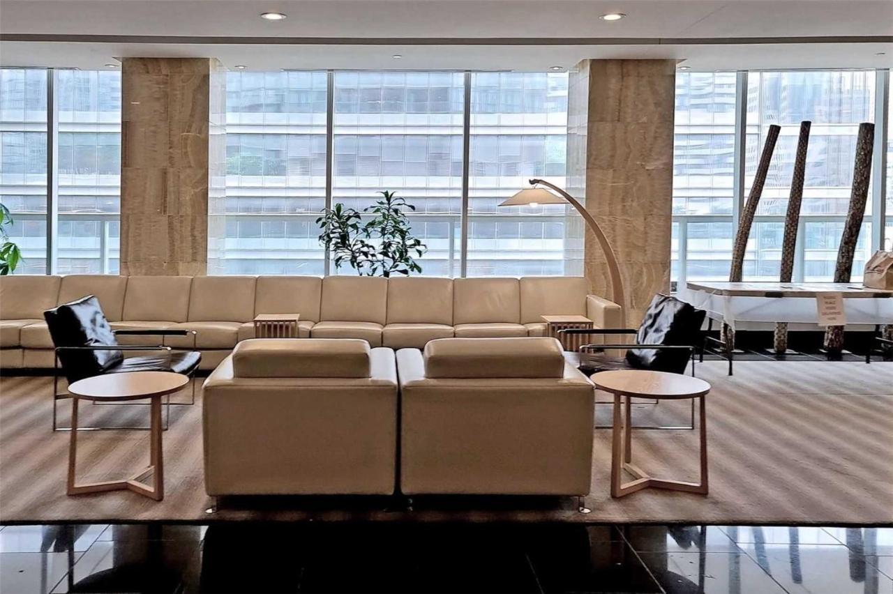 Stylish Newly Furnished Condo With Beautiful Lake View Toronto Exteriör bild